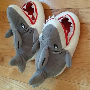 Shark slippers‎